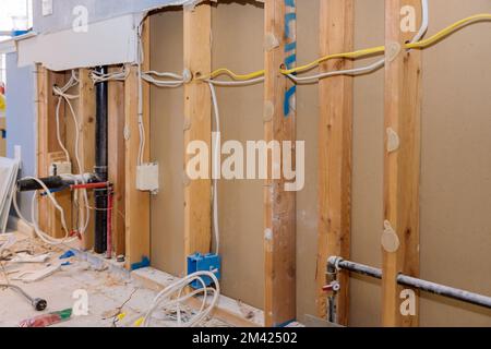 C'è bisogno di rimodellare una cucina esistente che è in fase di ristrutturazione, per riparare la cucina danneggiata, per ricostruire una vecchia cucina in programma Foto Stock