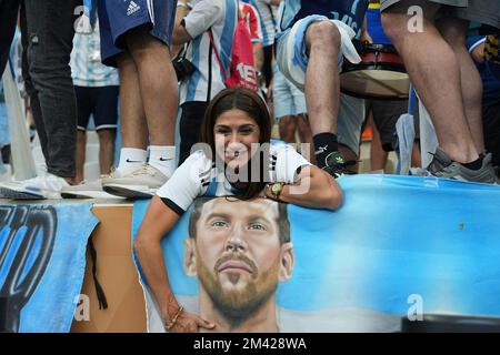 12/18/2022, Lusail iconic Stadium, Doha, QAT, Coppa del mondo FIFA 2022, finale, Argentina vs Francia, nella foto tifosi argentini negli stand. Foto Stock