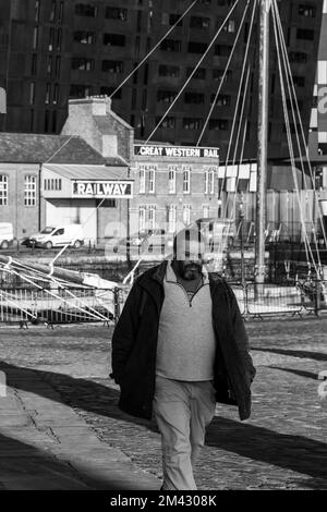 Immagine dall'iconico lungomare di Liverpool, luce, angoli e riflessi Foto Stock