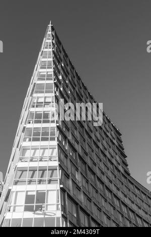 Immagine dall'iconico lungomare di Liverpool, luce, angoli e riflessi Foto Stock