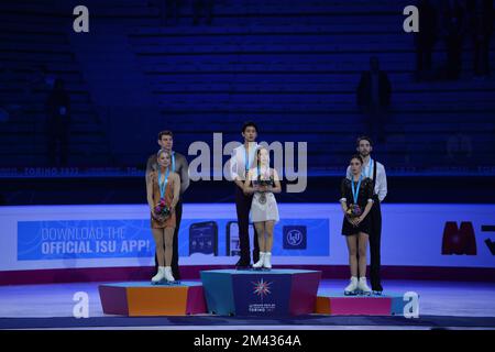 9 dicembre 2022, Torino, Piemonte/Torino, Italia: Il Podium delle coppie durante il Gran Premio di Figura della ISU finale 2022 a Palavela il 09 dicembre 2022 a Torino. (Credit Image: © Alberto Gandolfo/Pacific Press via ZUMA Press Wire) Foto Stock