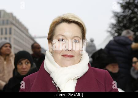 12/28/2022, Berlino, Germania. Franziska Giffey prima dell'evento. La festa ebraica di otto giorni delle luci Hanukkah inizia domenica 18 dicembre 2022. L'accensione della prima luce si svolge come una solenne cerimonia alla presenza del Ministro federale delle finanze Christian Lindner, del Sindaco di Berlino Franziska Giffey e dell'Ambasciatore dello Stato di Israele Prof. Ron Prosor. Foto Stock