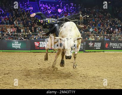 Manchester, New Hampshire, Stati Uniti. 17th Dec, 2022. PBR scatena i Bucks della Bestia a Manchester, New Hampshire per il 3rd° tempo nella storia per i piloti di Bull di PBR a competere nel PBR Manchester Invitational (Credit Image: © Christy Prosser/ZUMA Press Wire) Foto Stock