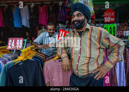 GRAN BRETAGNA / Londra / Southall / spesso chiamato Little Punjab o Little India, West London Southall District è stato un hub sud asiatico . Foto Stock