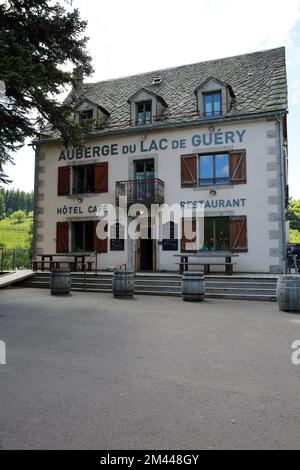 Auberge du Lac de Guéry è un lago situato nel Puy-de-Dôme, in Francia Foto Stock