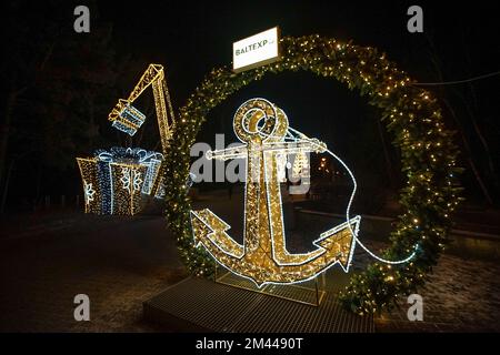 Danzica, Polonia. 18th Dec, 2022. Decorazioni natalizie e luci sono viste a Danzica, Polonia il 18 dicembre 2022 (Foto di Vadim Pacajev/Sipa USA) Credit: Sipa USA/Alamy Live News Foto Stock