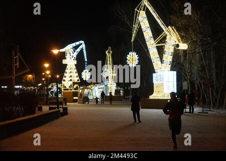 Danzica, Polonia. 18th Dec, 2022. Decorazioni natalizie e luci sono viste a Danzica, Polonia il 18 dicembre 2022 (Foto di Vadim Pacajev/Sipa USA) Credit: Sipa USA/Alamy Live News Foto Stock