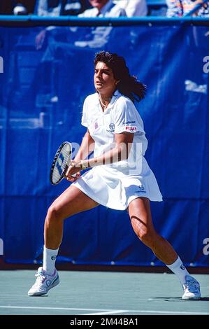 Gabriela Sabatini (ARG) vincitore del Campionato femminile di singolare all'USOpen Tennis 1990. Foto Stock