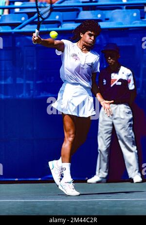 Gabriela Sabatini (ARG) vincitore del Campionato femminile di singolare all'USOpen Tennis 1990. Foto Stock