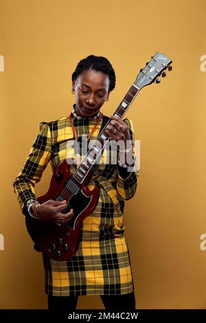 Fatoumata Diawara fotografato a Bristol, Regno Unito Foto Stock