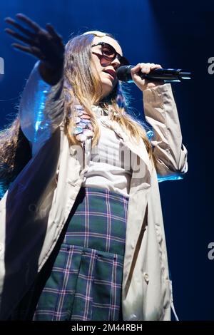 Madrid, Spagna. 18th Dec, 2022. La cantante Rigoberta Bandini, si esibisce durante il concerto Rigotour al Wicenter di Madrid. Credit: SOPA Images Limited/Alamy Live News Foto Stock