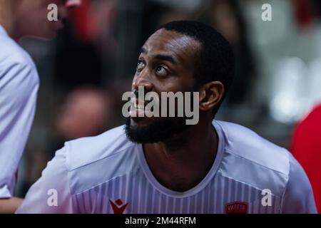 Varese, Italia. 18th Dec, 2022. Markel Brown #22 di Pallacanestro Varese OpenJobMetis guarda su durante LBA Lega Basket Un gioco di Stagione 2022/23 regolare tra OpenJobMetis Varese e Pallacanestro Trieste a Enerxenia Arena, Varese, Italia il 18 dicembre 2022 Credit: Independent Photo Agency/Alamy Live News Foto Stock