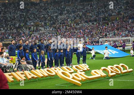 18 dicembre 2022, Lusail iconic Stadium, Doha, QAT, Coppa del mondo FIFA 2022, finale, Argentina vs Francia, nella foto la squadra francese all'inno nazionale. Foto Stock