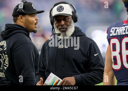 Houston, Texas, Stati Uniti. 18th Dec, 2022. L'allenatore capo dei texani di Houston Lovie Smith durante una partita tra i Kansas City Chiefs e gli Houston Texans a Houston, Texas. Trask Smith/CSM/Alamy Live News Foto Stock