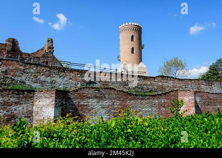 Parco Chindia (Parcul Chindia) vicino agli antichi edifici in pietra e alle rovine della Corte reale di Targoviste (Curtea Domneasca) nella parte storica di Foto Stock