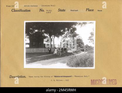 Fotografia scattata durante le riprese di 'Travellers Toll'. Didascalia originale: Ripresa durante le riprese di 'Travellers Toll.' J. K. Hillers - 1927. Stato: Maryland luogo: Croom. Foto Stock