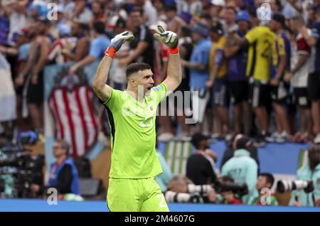 Al Daayen, Qatar - 18/12/2022, il portiere argentino Emiliano Martinez aka Damian Martinez festeggia durante il calcio di punizione della Coppa del mondo FIFA 2022, finale di calcio tra Argentina e Francia il 18 dicembre 2022 allo stadio Lusail di al Daayen, Qatar - Foto: Jean Catuffe/DPPI/LiveMedia Foto Stock