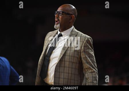 /Southern California Trojans assistente allenatore Eric Mobley durante una partita di basket NCAA contro le Tigri Auburn Domenica, 18 dicembre 2022, a Los Ang Foto Stock