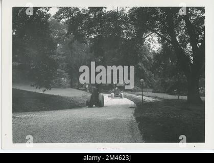 White House Grounds, Ghiaia, DC. Didascalia originale: White House Grounds--ghiaia, D.C. Foto di J. K. Hillers, 7 settembre 1937. Foto Stock