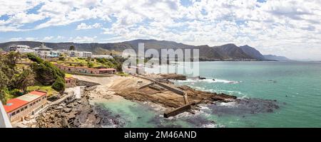 Una vista sul lungomare di Hermanus nella provincia del Capo Occidentale, Sud Africano Foto Stock