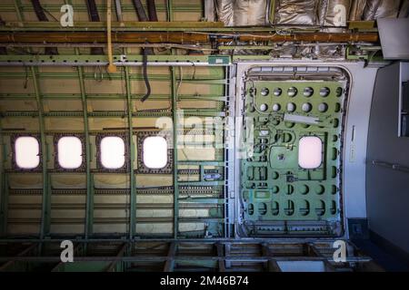 Interno di una vecchia cabina d'aeroplano d'epoca. Background aeronautico Foto Stock