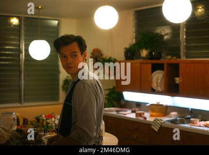 HARRY STILI in NON PREOCCUPARE DARLING (2022), diretto da OLIVIA WILDE. Credit: VERTIGO ENTERTIGO / Album Foto Stock