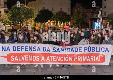 santiago de compostela, spagna, 30 novembre 2022: protesta a santiago de compostela squadra rossa per il servizio pubblico di follia Foto Stock