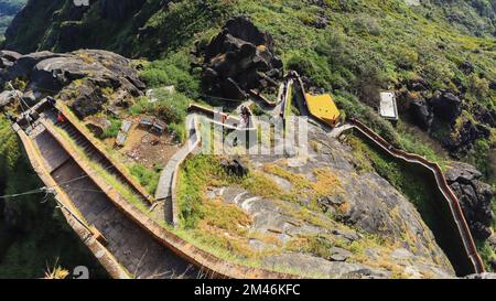 9999 passi per raggiungere il tempio di Guru Dattatreya Paduka Mandir, Girnar, Junagadh, Gujarat, India. Foto Stock