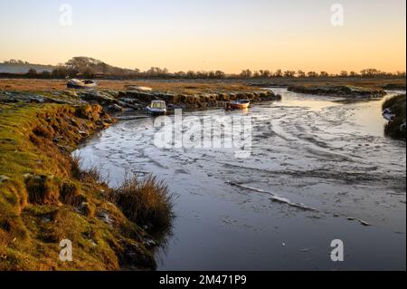 Il fiume congelato Conder a Conder Green vicino a lancaster Foto Stock