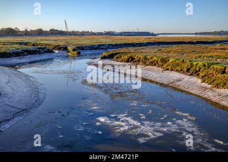 Il fiume congelato Conder a Conder Green vicino a Lancaster Foto Stock