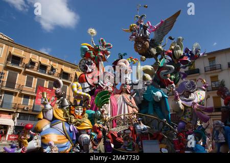 Veduta generale del monumento di Fallas dell'anno 2021 del Convento di Gerusalemme - commissione matematico marchesiana nella città di Valencia (Spagna) Foto Stock