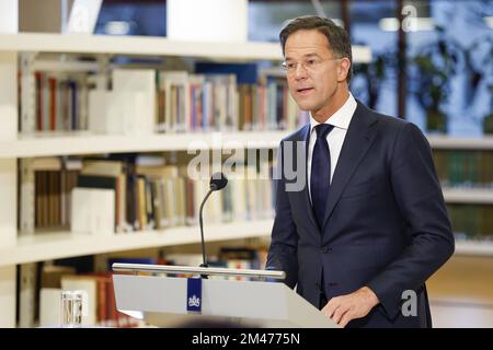 L'AIA - il primo ministro Mark Rutte ha pronunciato un discorso in cui il governo risponde alle catene di relazioni del passato dal comitato consultivo gruppo di dialogo Slavery passato. Rutte ha tenuto il discorso all'Archivio Nazionale dell'Aia. ANP ROBIN VAN LONKHUIJSEN olanda fuori - belgio fuori Foto Stock