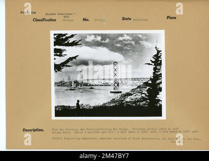 West Bay Crossing, San Francisco-Oakland Bay Bridge. Didascalia originale: West Bay Crossing, San Francisco-Oakland Bay Bridge. Menzione d'onore Classe A: Premio Ponte 1936. Intervalli: 1 intervallo di approccio 863', 2 intervalli principali a 2310' ciascuno. 4 campate laterali a 1160' ciascuna. Credit: Engineering Department, American Institute of Steel Construction, 101 Park Avenue, New York, New York. Stato: California. Foto Stock