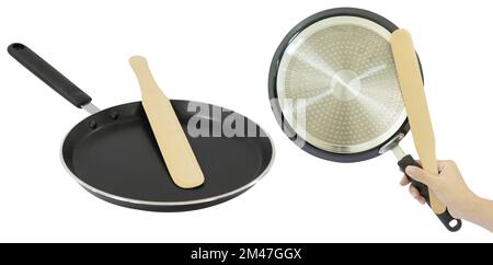 Padella per preparare frittelle, con spatola in legno. Isolato dallo sfondo Foto Stock