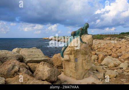 PAPHOS, CIPRO - 22 NOVEMBRE: Vista generale della scultura di Afrodite il 22 novembre 2022 a Paphos, Cipro. Foto Stock