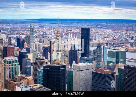 L'epica vista dello skyline della parte alta di New York, la città più grande degli Stati Uniti Foto Stock