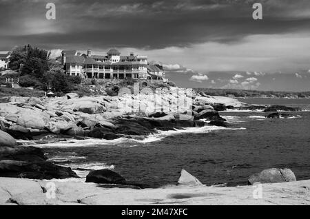 Guardando ad ovest dal faro di Nubble, Maine, Stati Uniti Foto Stock