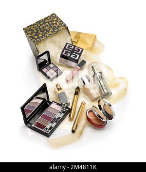 Set da regalo per trucco e cosmetici. Marchi di lusso Givenchy,HR,YSL,Dior,Clinique Foto Stock