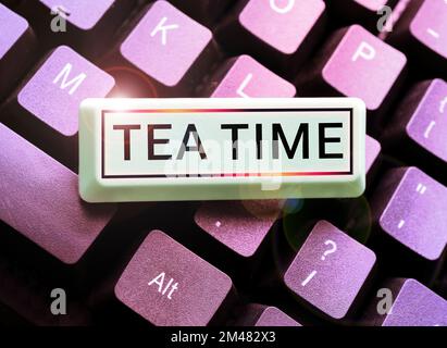 Scrittura con visualizzazione del testo Tea Time. Concetto del Internet il tempo nel pomeriggio quando alcune persone mangiano un piccolo pasto Foto Stock