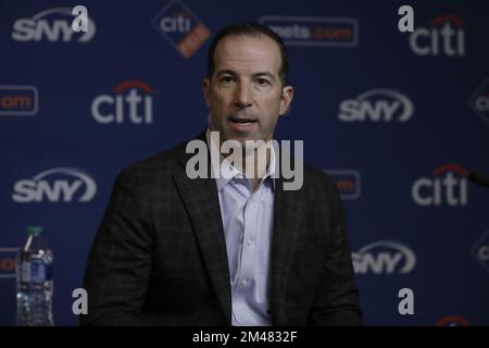 New York, Stati Uniti. 19th Dec, 2022. Billy Eppler, direttore generale di Mets, interviene in una conferenza stampa per il giocatore giapponese di baseball Kodai Senga, al Citi Field di New York, lunedì 19 dicembre 2022. Senga ha firmato un accordo quinquennale del valore di $75 milioni di dollari. Foto di Peter Foley/UPI Credit: UPI/Alamy Live News Foto Stock