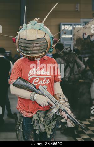 Un ritratto di una persona che indossa costumi cosplay all'evento Comic-con a Friburgo, Germania Foto Stock