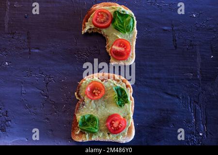 Guacamole e brinda su un tavolo Foto Stock