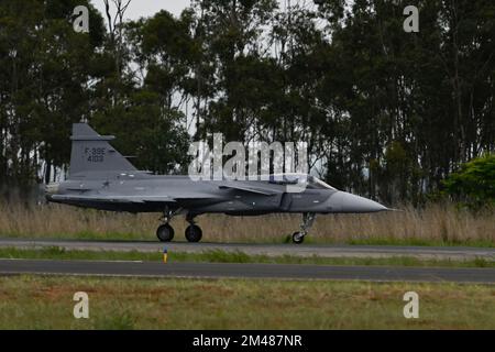 Anapolis, Brasile. 19th Dec, 2022. GO - Anapolis - 12/19/2022 - ANAPOLIS, CERIMONIA DI AVVIO DELLE OPERAZIONI DI GRIPEN - Aeronautica Brasiliana F-39 Gripen Fighter atterra durante la cerimonia di avvio delle attività operative per i combattenti F-39 Gripen, presso la base aerea di Anapolis, ad Anapolis, Goias, 19 dicembre 2022. Foto: Mateus Bonomi/AGIF/Sipa USA Credit: Sipa USA/Alamy Live News Foto Stock