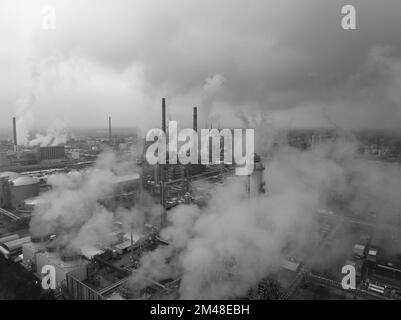 Parco chimico dell'industria pesante. Dormagen produzione e produzione di diversi prodotti chimici. Agenti di protezione delle colture, polimeri, plastiche e. Foto Stock