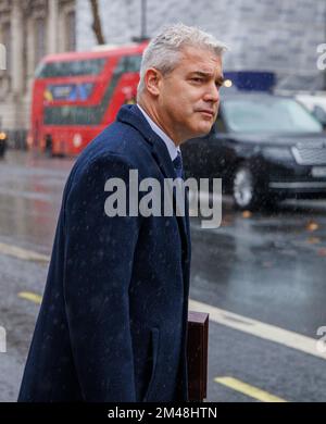 Londra, Regno Unito. 19th Dec, 2022. Stephen Barclay, Segretario della Salute. INCONTRO DI COBRA presso l'Ufficio del Gabinetto. I Ministri conservatori si riuniscono per discutere gli scioperi di salute e di ambulanza nel settore ferroviario. Sono sotto pressione per risolvere la situazione. Credit: Notizie dal vivo di Mark Thomas/Alamy Foto Stock