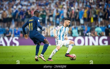 Doha, Qatar. 18th Dec, 2022. Nicolas Tagliafico (Arg), Ousmane Dembele (fra) Argentina - Francia incontro finale Argentinien - Frankreich World Cup 2022 i Foto Stock