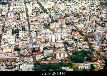 Salta, Argentina - 8 aprile 2022: Panorama della città argentina di Salta in Sud America Foto Stock