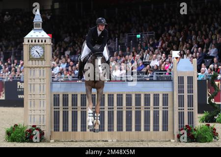 Excel Centre, Londra, Regno Unito. 19th Dec, 2022. 2022 International Horse of the Year Show Day 5; Holly Smith cavalcando Jappeloup nelle Mistletoe Speed Stakes Credit: Action Plus Sports/Alamy Live News Foto Stock