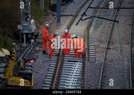 Oxenholme nel distretto del lago di sostituzione via & punti alla estremità del sud della stazione di lavoro in corso a nome della rete guida per sostituire i punti accesso alle anse Foto Stock