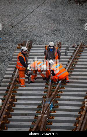 Oxenholme nel distretto del lago di sostituzione via & punti alla estremità del sud della stazione di lavoro in corso a nome della rete guida per sostituire i punti accesso alle anse Foto Stock